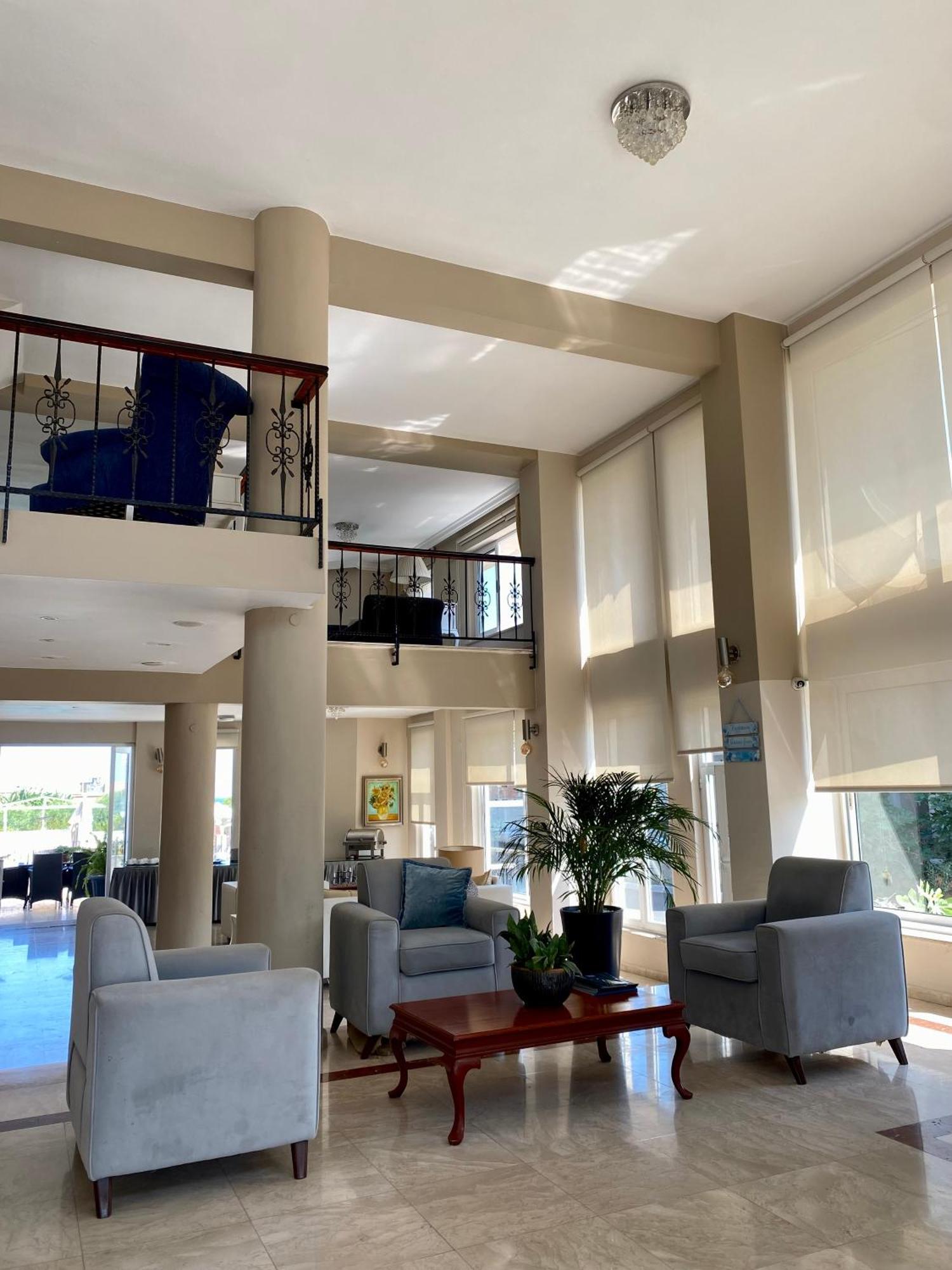The Prince Inn Hotel & Villas Agios Georgios  エクステリア 写真