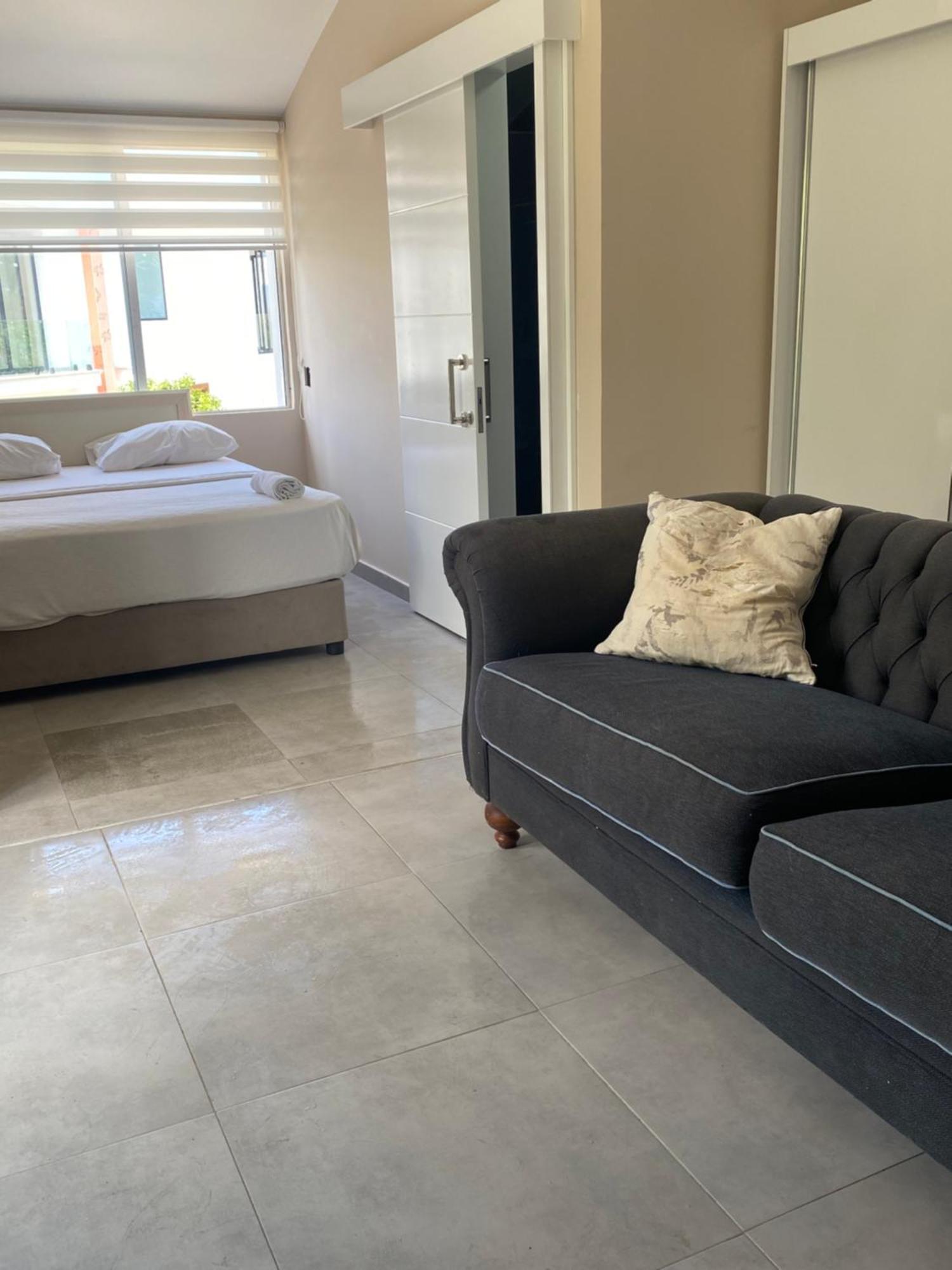The Prince Inn Hotel & Villas Agios Georgios  エクステリア 写真