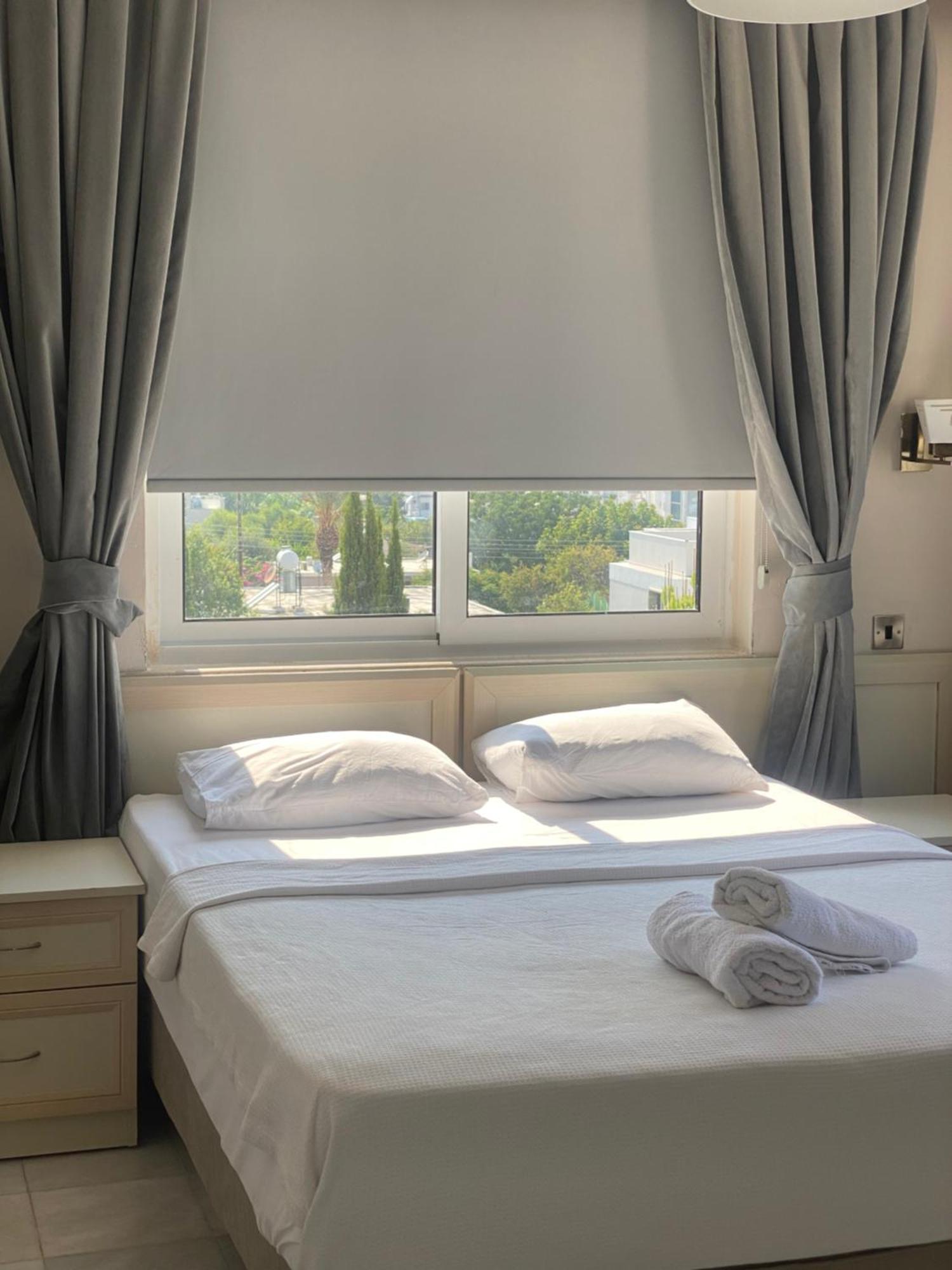 The Prince Inn Hotel & Villas Agios Georgios  エクステリア 写真