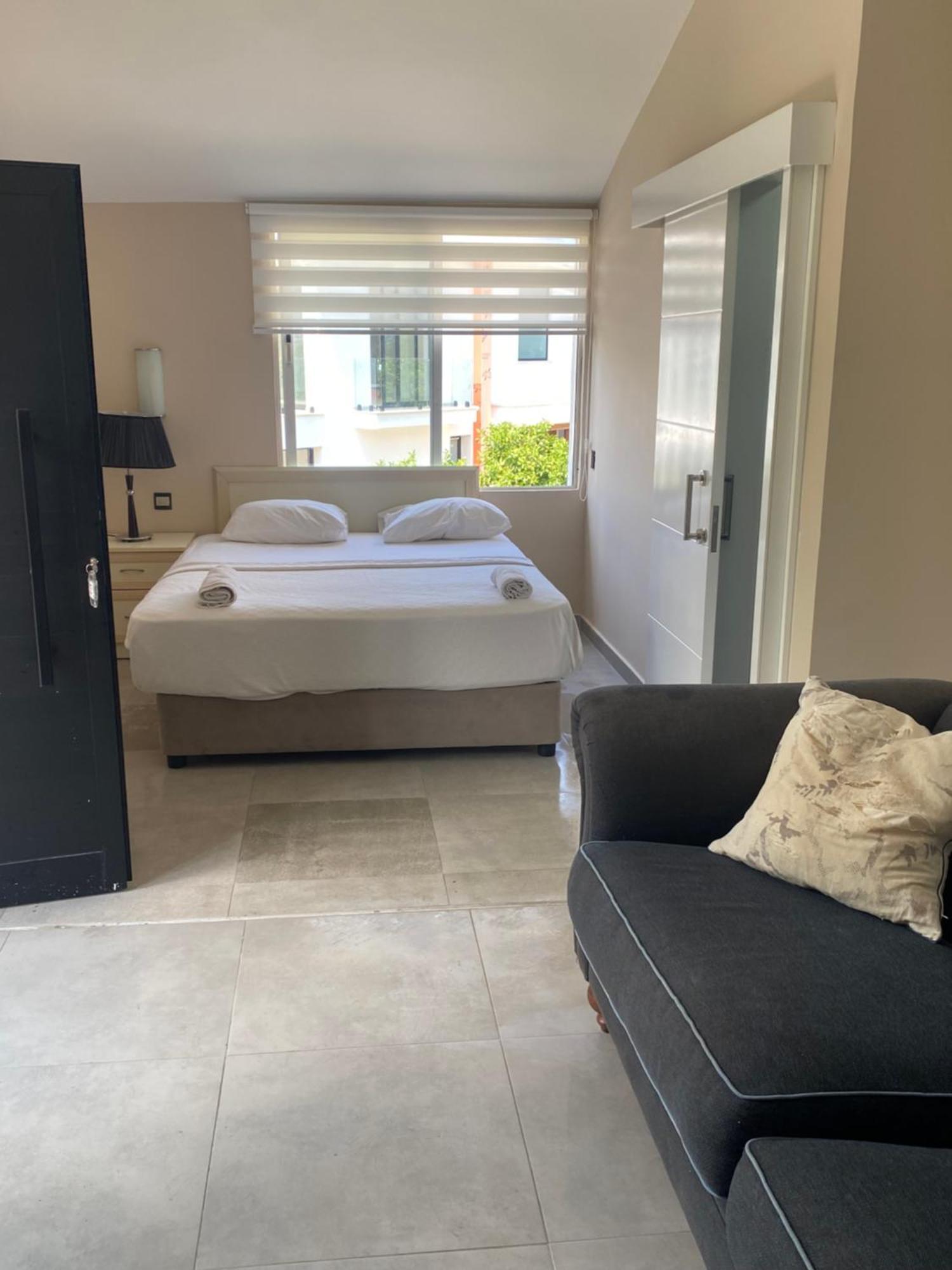 The Prince Inn Hotel & Villas Agios Georgios  エクステリア 写真