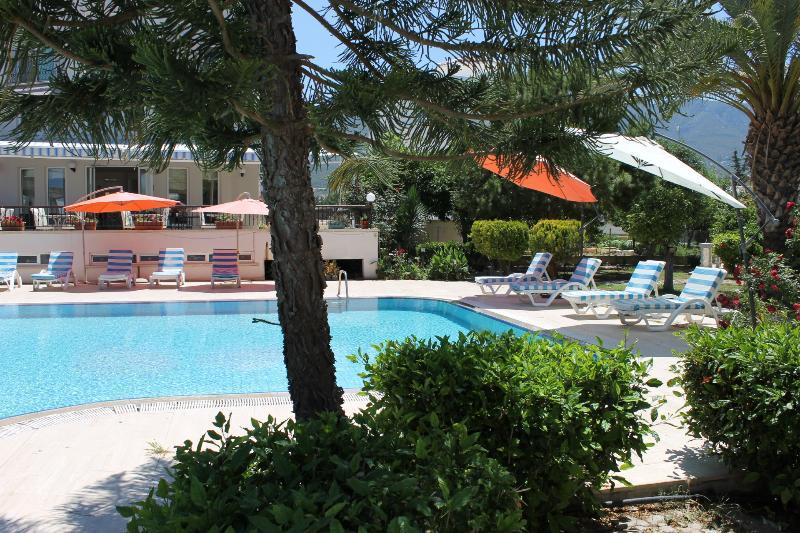 The Prince Inn Hotel & Villas Agios Georgios  エクステリア 写真