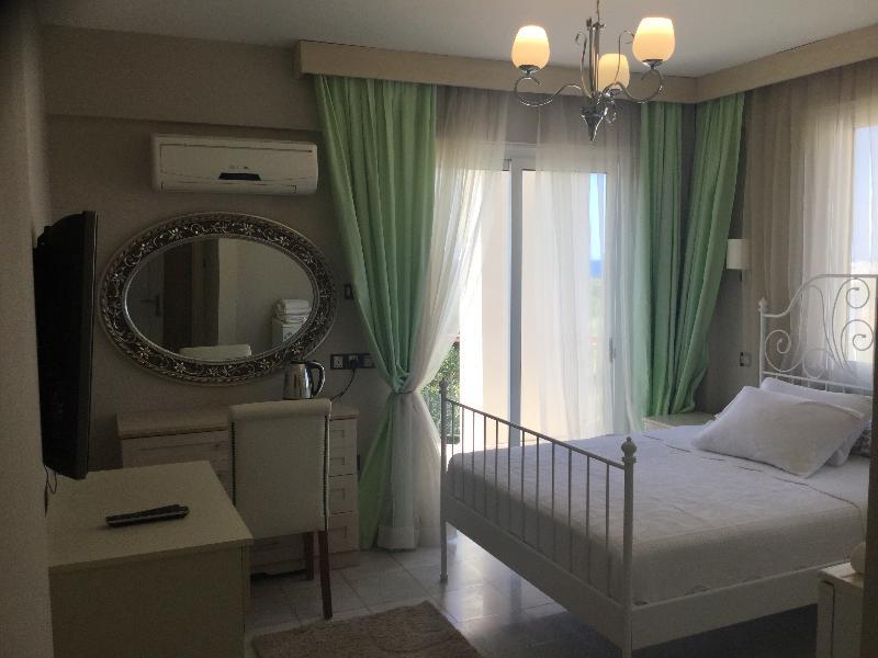 The Prince Inn Hotel & Villas Agios Georgios  エクステリア 写真