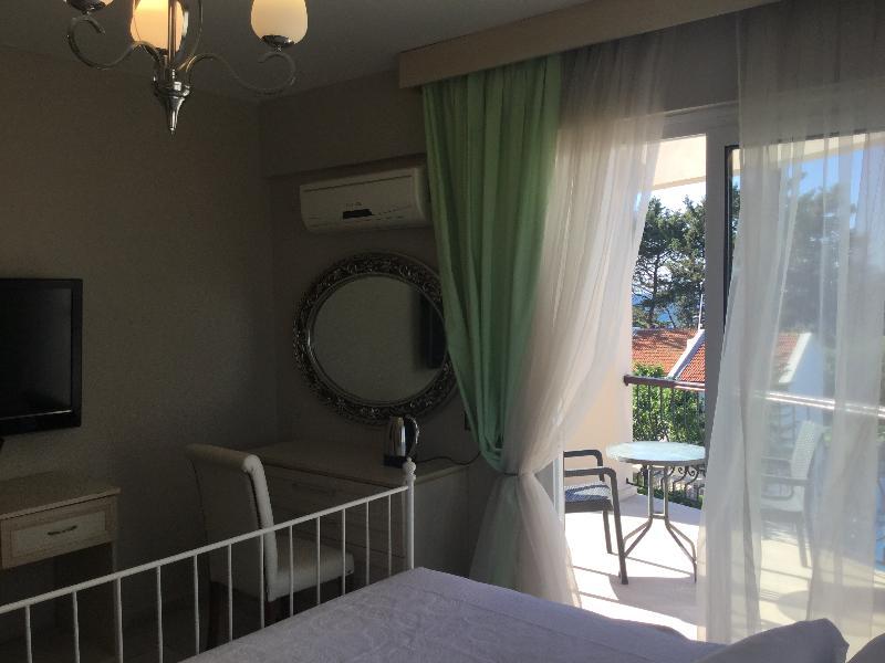 The Prince Inn Hotel & Villas Agios Georgios  エクステリア 写真