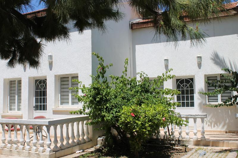The Prince Inn Hotel & Villas Agios Georgios  エクステリア 写真